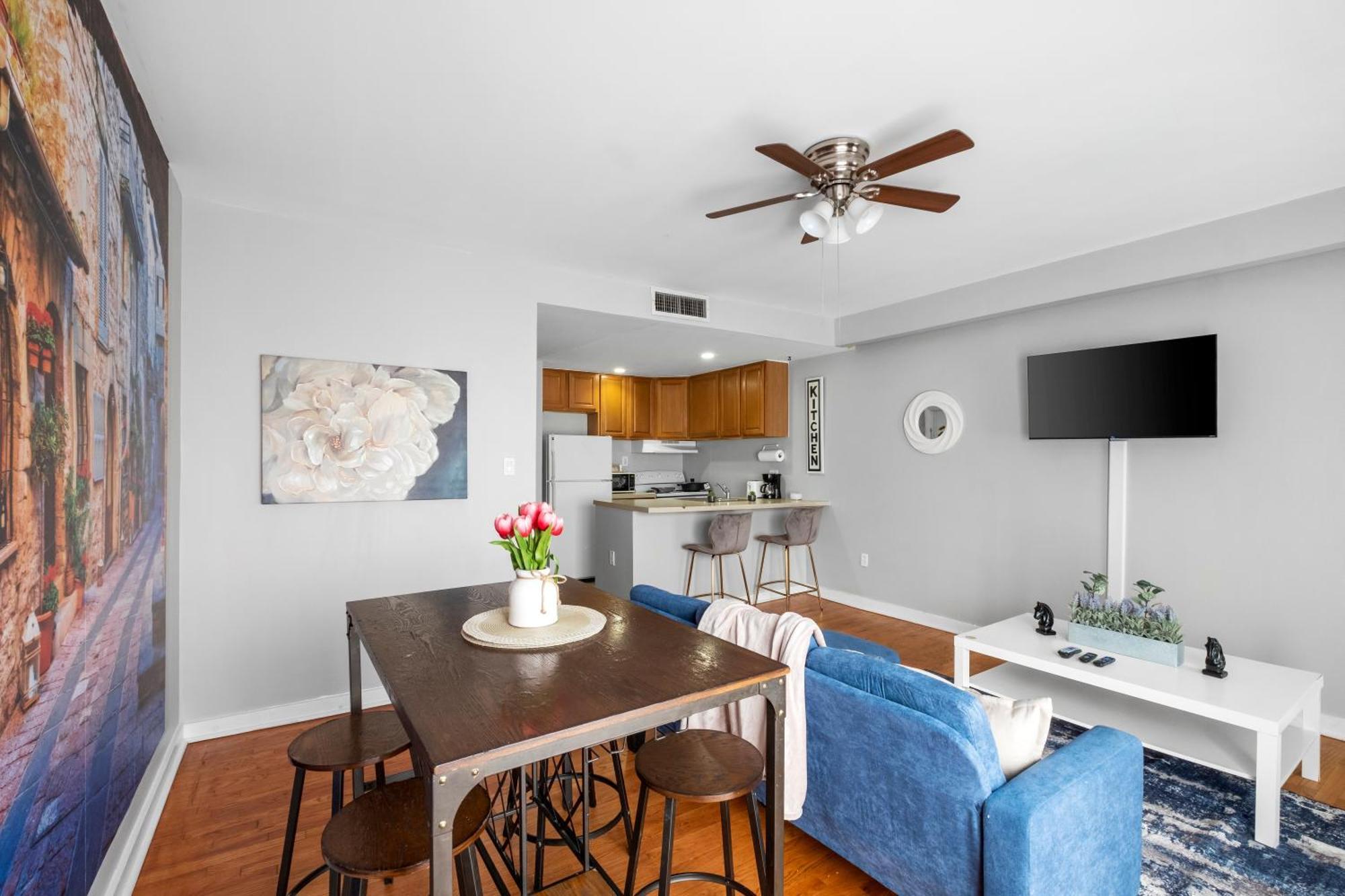 Large Lovely In Prime Area *